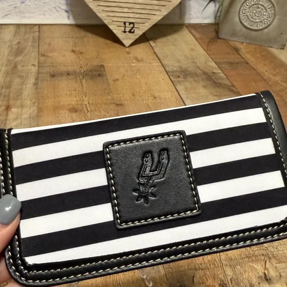 New Barrington Gifts San Antonio Spurs Glasses Case  New and unused  Spurs print